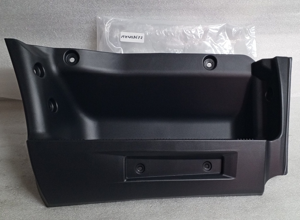 [MK403672] - TAIWAN- ESTRIBO DERECHO MITSUBISHI CANTER /FUSO / 08 