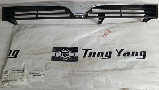 [[MB07076GB] - [MB696773]] [MR191519] - TONG YANG - TAIWAN | PERSIANA CROMADA RADIADOR LANCER / 96 (3CARRILES)