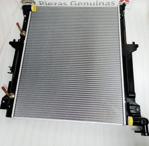 [3555Y [1350A924]] RADIADOR MITSUBISHI SOPORTERO  DIESEL A/T (SALIDAS EN CODO RECTO) 