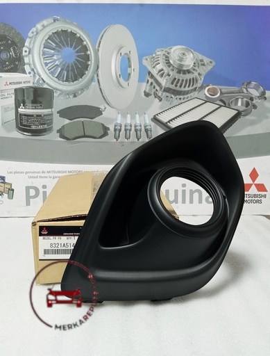 [8321A514] - MITSUBISHI | MOLDURA INFERIOR COMPUERTA TRASERA (DERECHA)