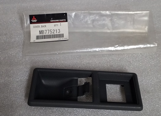 [ MB775213 ] MOLDURA MANIJA INTERIOR COMPUERTA TRASERA MONTERO PAJERO (GRIS)
